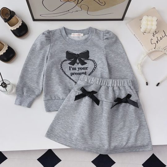 【2Y-7Y】Girls Heart Print Bow Long-Sleeve Sweatshirt And Skirt Set