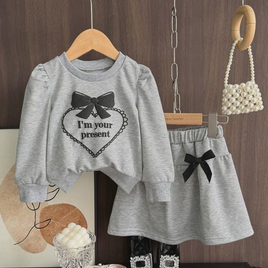 【2Y-7Y】Girls Heart Print Bow Long-Sleeve Sweatshirt And Skirt Set